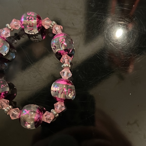 Beaded breast cancer awareness bracelet - Picture 3 of 4